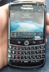 First Images of T-Mobile 3G BlackBerry Surface